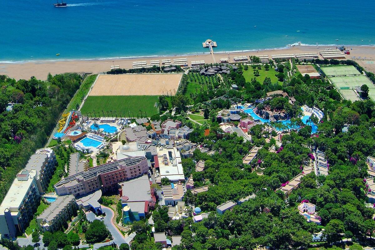 Блю Уотерс Клуб & Резорт Передача