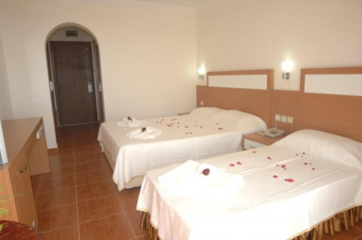 Ideal Beach Hotel Überweisen