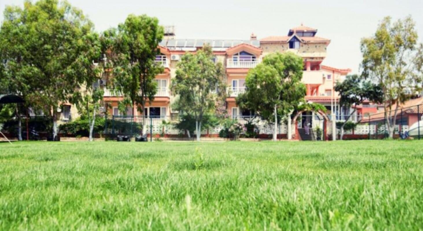 Mediterranean Garden Hotel Überweisen